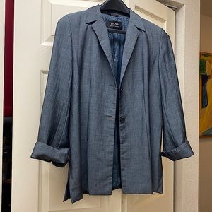 Absolutely gorgeous jacket, made in Italy Dana Buchman 12